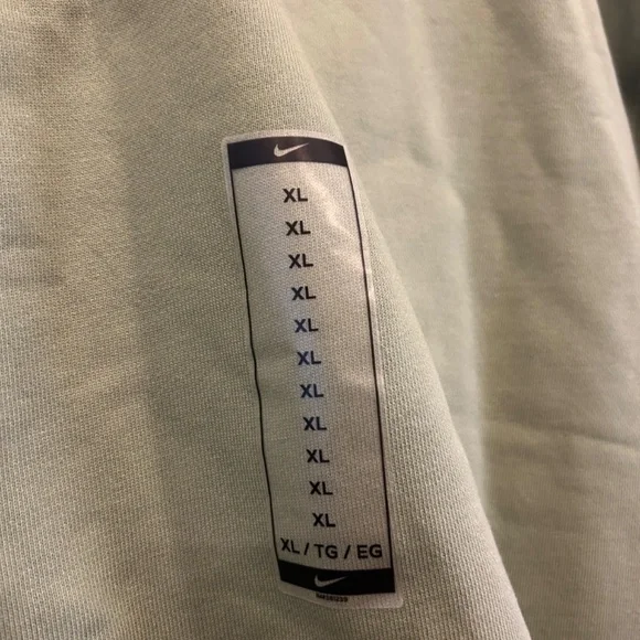 NWT Nike Quarter Zip - Picture 2 of 3